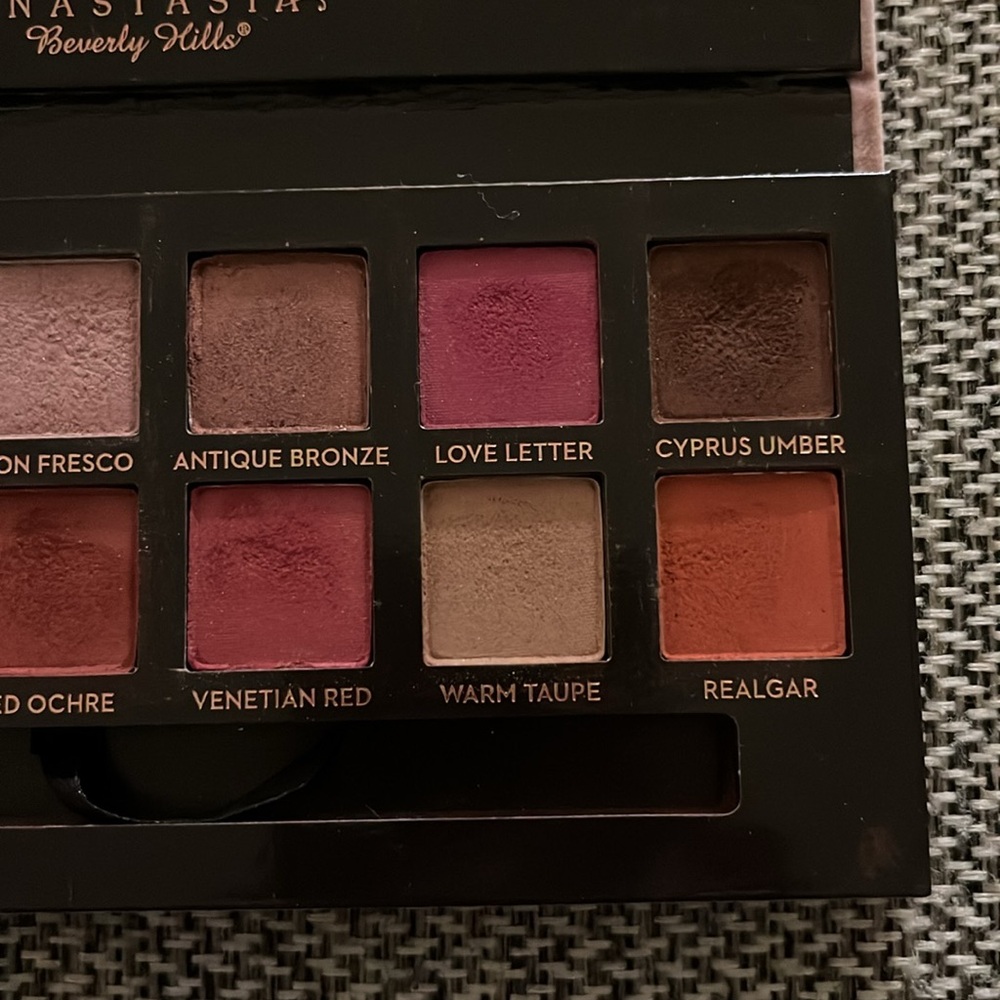 Anastasia Beverly Hills Modern Renaissance Eyeshadow Palette - Picture 4 of 4